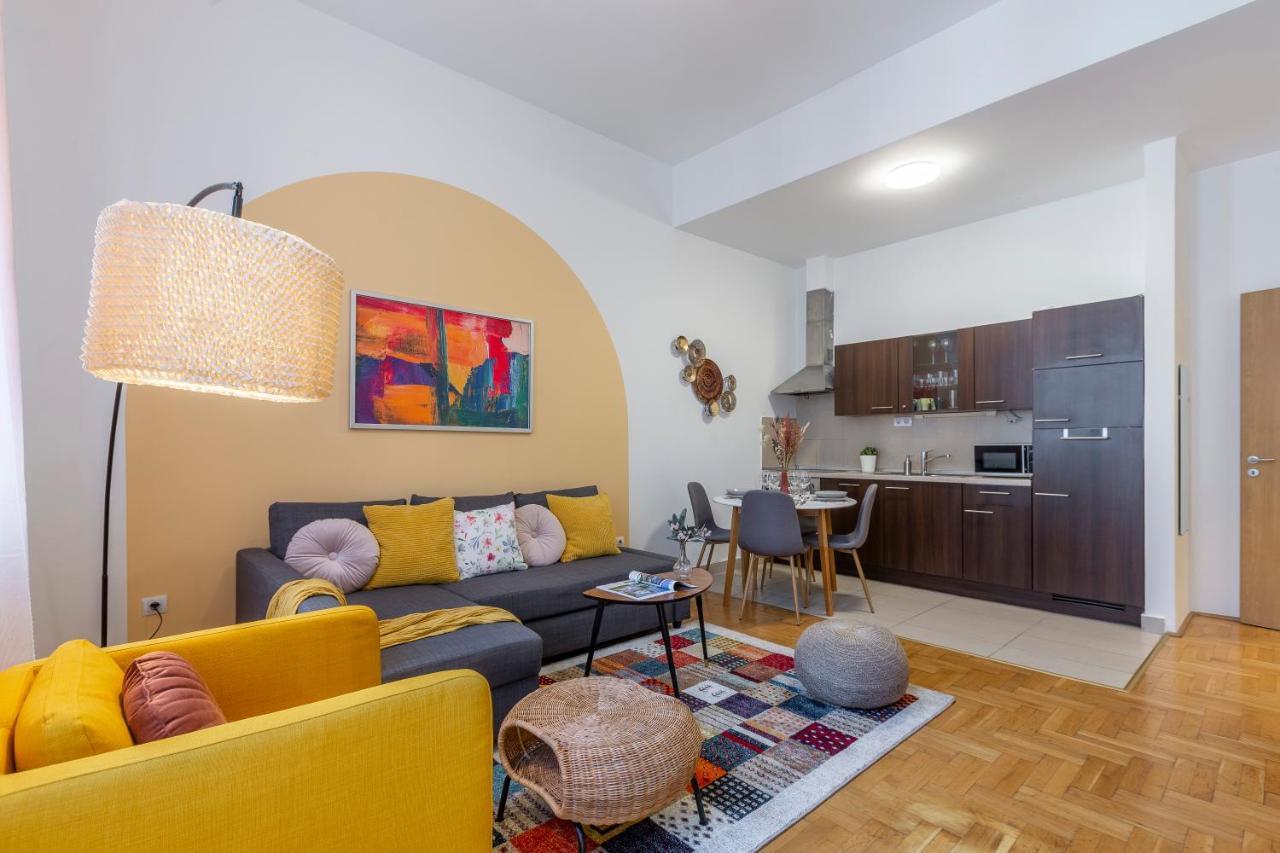 בודפשט Central Gozsdu Apartment In The Party Street מראה חיצוני תמונה