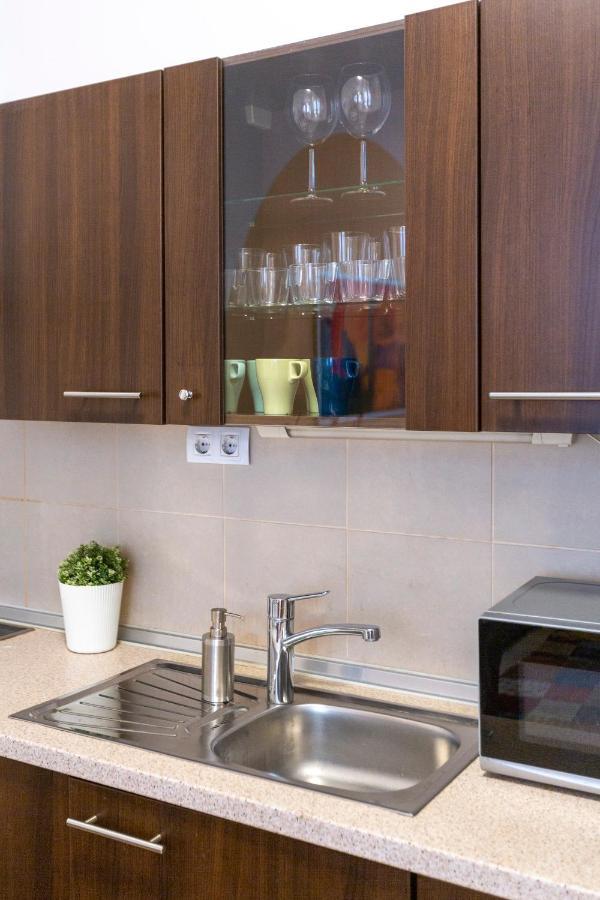 בודפשט Central Gozsdu Apartment In The Party Street מראה חיצוני תמונה